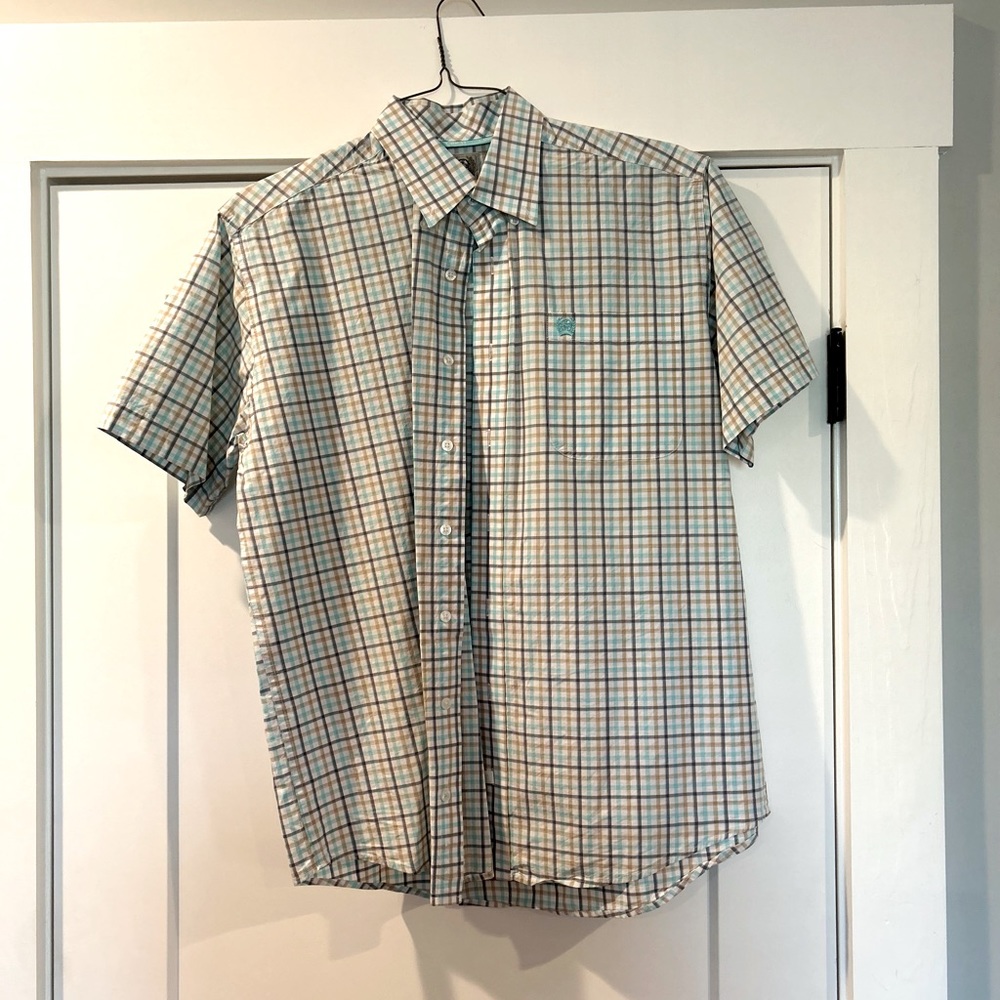 Cinch men’s button down western shirt.